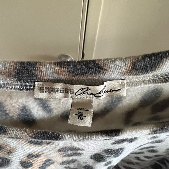 Cropped leopard sweatshirt - Picture 4 of 4